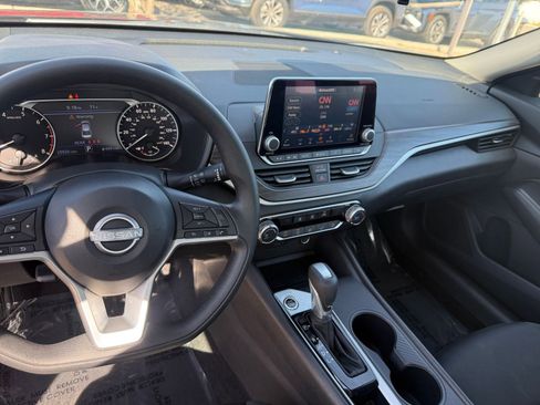 Used 2025 Nissan Altima 2.5 SV image 20