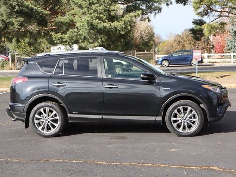 Used 2017 Toyota RAV4 Limited image 3