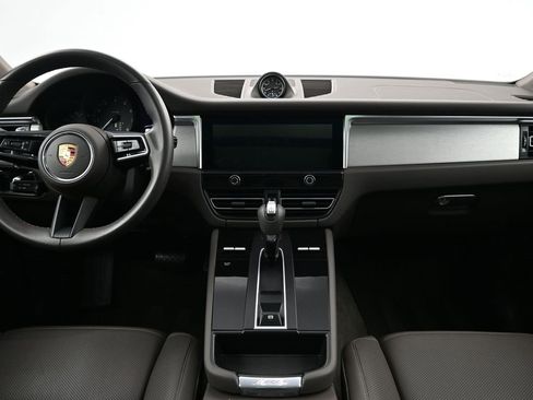 Used 2022 Porsche Macan image 9