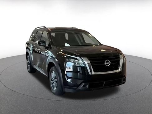 Used 2025 Nissan Pathfinder SV FWD image 3
