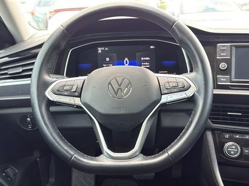 Used 2022 Volkswagen Jetta SE FWD image 19