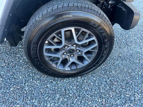 Used 2025 Jeep Wrangler Sahara image 29