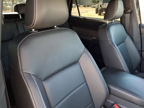 Certified 2023 Volkswagen Atlas Cross Sport SE w/ Panoramic Sunroof Package image 12