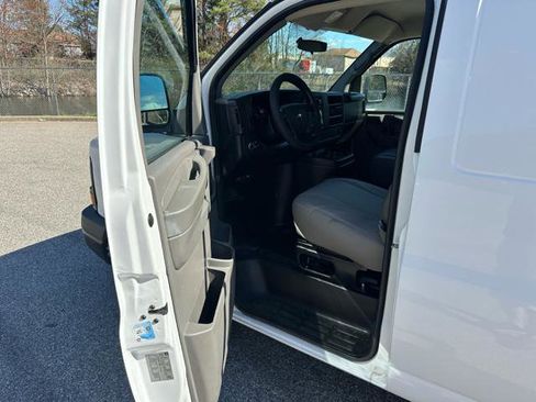 Used 2012 Chevrolet Express 2500 image 23