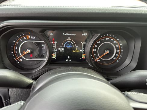 New 2025 Jeep Gladiator High Tide image 17