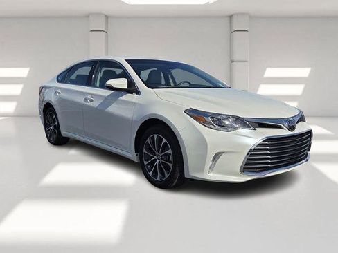 Used 2018 Toyota Avalon XLE Premium w/ All Weather Liner Package image 11