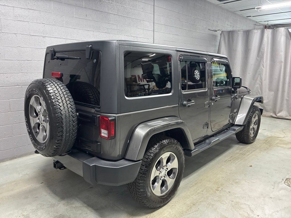 Used 2018 Jeep Wrangler Unlimited Sahara w/ Connectivity Group AWD/4WD image 2