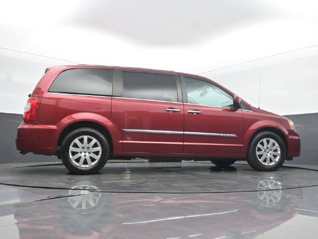 Used 2016 Chrysler Town & Country Touring w/ Driver Convenience Group FWD image 50