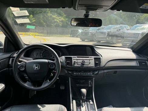 Used 2017 Honda Accord Sport Special Edition image 8