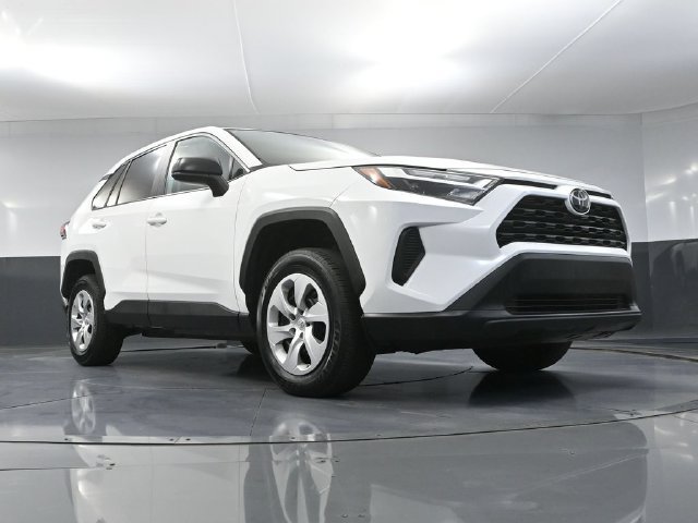 Used 2025 Toyota RAV4 LE FWD image 43