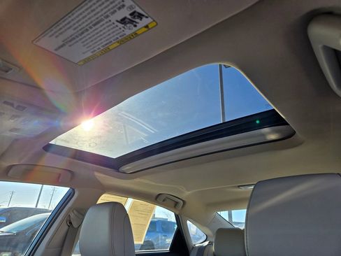 Used 2016 Toyota Avalon Limited image 24