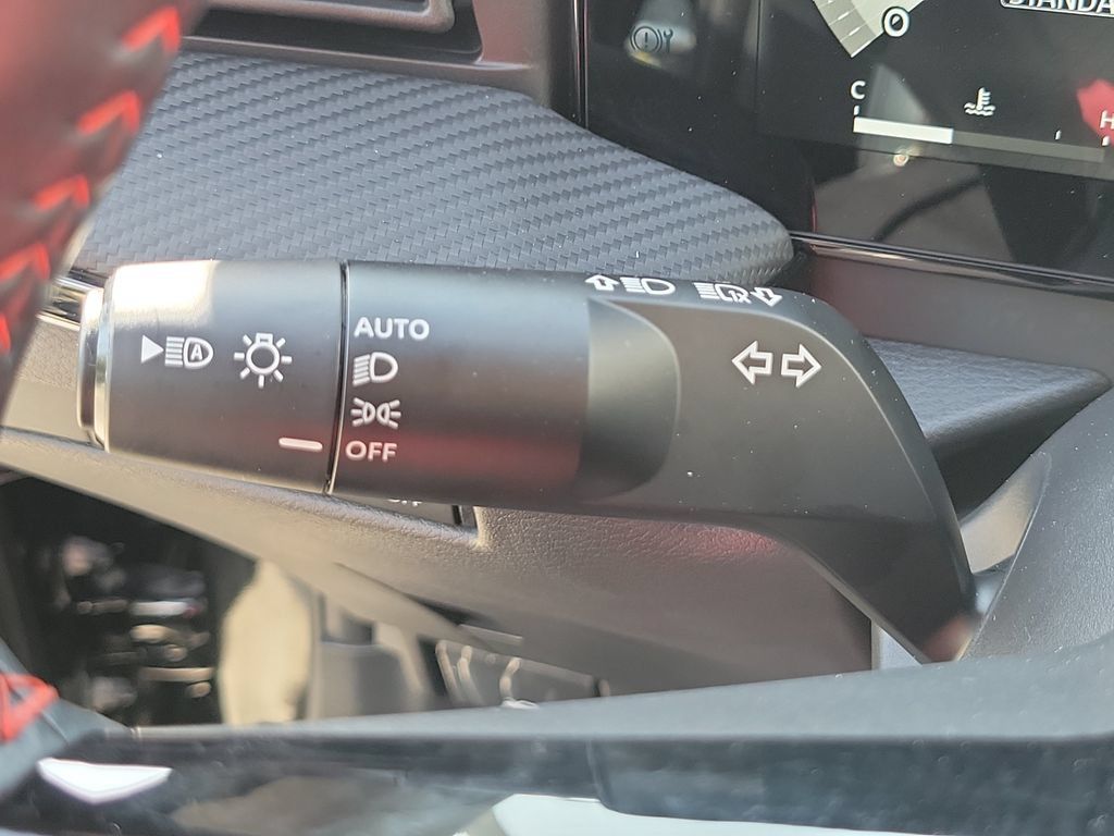 Certified 2025 Nissan Kicks SR FWD image 37
