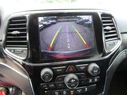 Used 2019 Jeep Grand Cherokee Limited AWD/4WD image 23