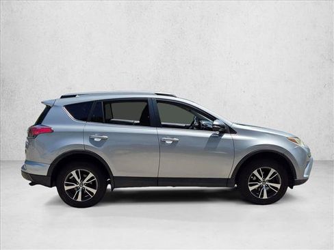 Used 2018 Toyota RAV4 XLE FWD image 4