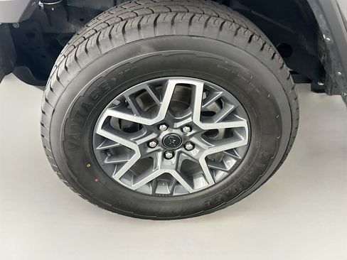 Used 2025 Jeep Wrangler Sahara image 11