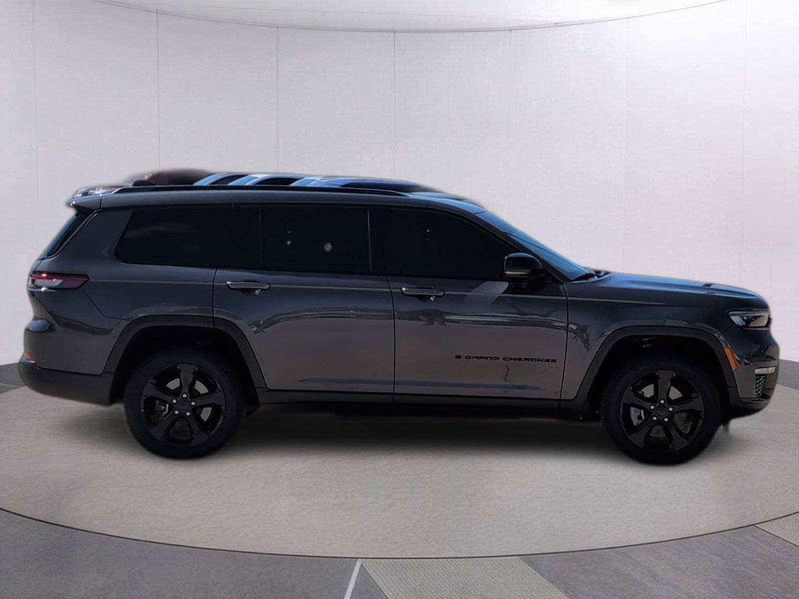 Used 2024 Jeep Grand Cherokee L Limited w/ Black Appearance Package RWD image 8