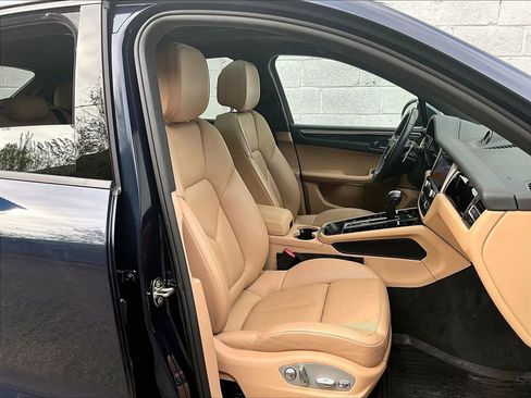 Used 2023 Porsche Macan AWD/4WD image 12