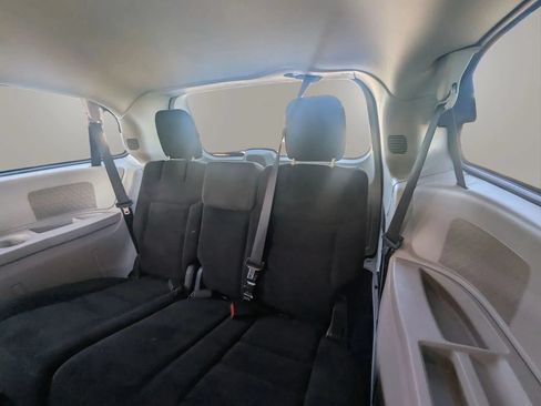 Used 2019 Dodge Grand Caravan SE w/ UConnect Hands-Free Group FWD image 17