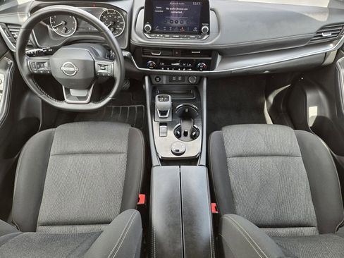 Used 2025 Nissan Rogue SV image 4