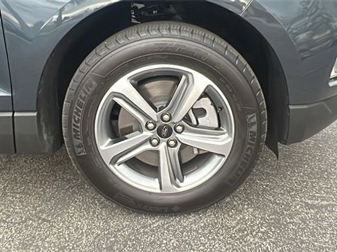 Certified 2024 Ford Edge SEL w/ Convenience Package image 9
