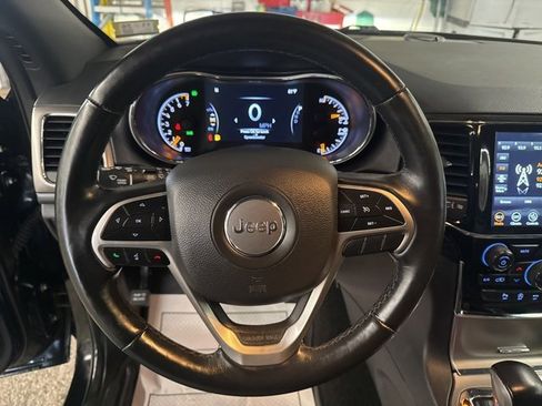 Used 2022 Jeep Grand Cherokee Laredo X image 12