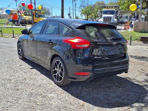 Used 2015 Ford Focus SE w/ SE Sport Package FWD image 5