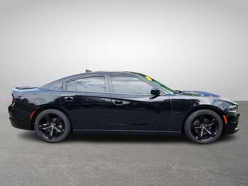 Certified 2016 Dodge Charger R/T RWD image 7
