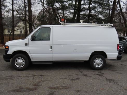 Used 2013 Ford E-250 and Econoline 250 w/ PWR Group image 2