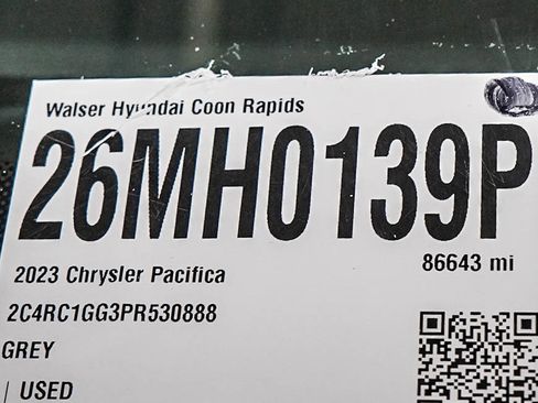 Used 2023 Chrysler Pacifica Limited FWD image 32