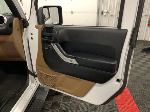 Used 2017 Jeep Wrangler Sahara w/ Connectivity Group image 43