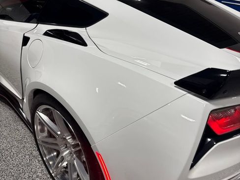 Used 2017 Chevrolet Corvette Z06 RWD image 3