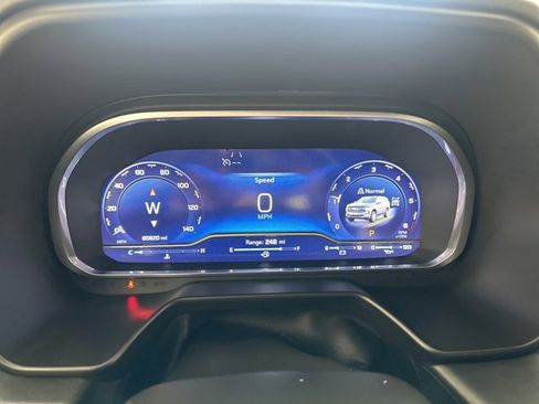 Used 2023 Chevrolet Suburban Premier image 25