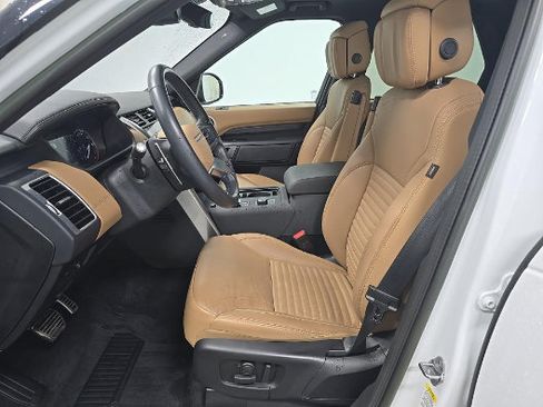 Used 2023 Land Rover Discovery Metropolitan Edition AWD/4WD image 3