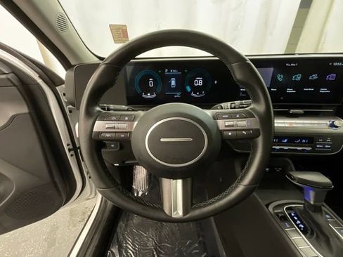 Used 2025 Hyundai Kona SEL AWD/4WD image 11