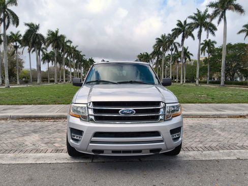 Used 2017 Ford Expedition XLT AWD/4WD image 3