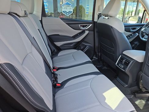 Used 2023 Subaru Forester Limited image 27