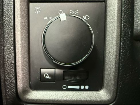 Used 2018 RAM 1500 ST w/ SXT Appearance Group AWD/4WD image 25