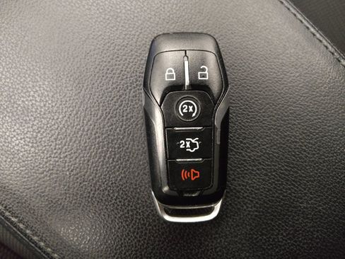 Used 2017 Ford Explorer XLT w/ Equipment Group 201A FWD image 32