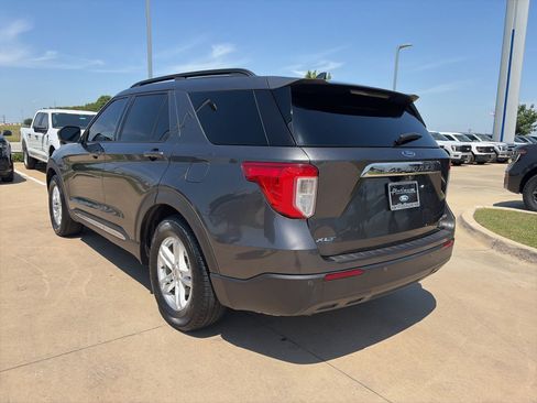 Used 2020 Ford Explorer XLT RWD image 3