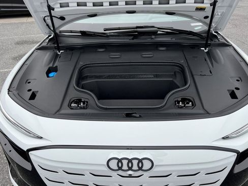 Certified 2025 Audi S6 e-tron Prestige w/ 21" Black Optic Package image 38