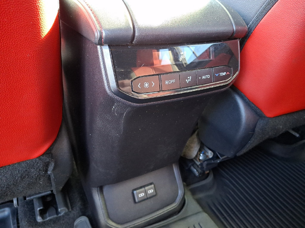 Used 2025 Toyota Highlander XSE AWD/4WD image 11