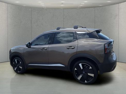 Used 2025 Nissan Kicks SR w/ SR Premium Package FWD image 7