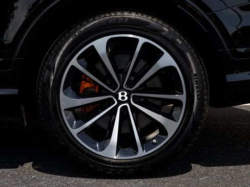 Certified 2023 Bentley Bentayga Extended Wheelbase AWD/4WD image 29