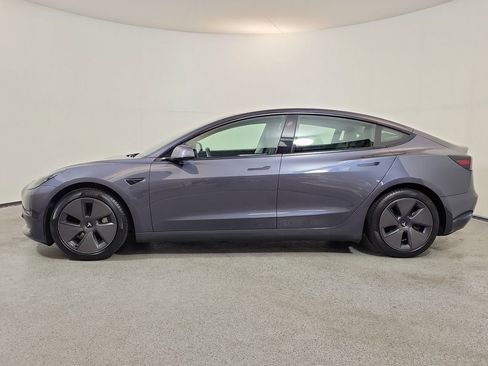 Used 2021 Tesla Model 3 Standard Range Plus image 4