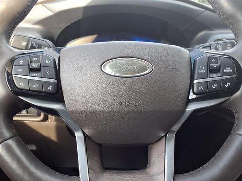 Certified 2023 Ford Explorer Platinum w/ Technology Package image 19