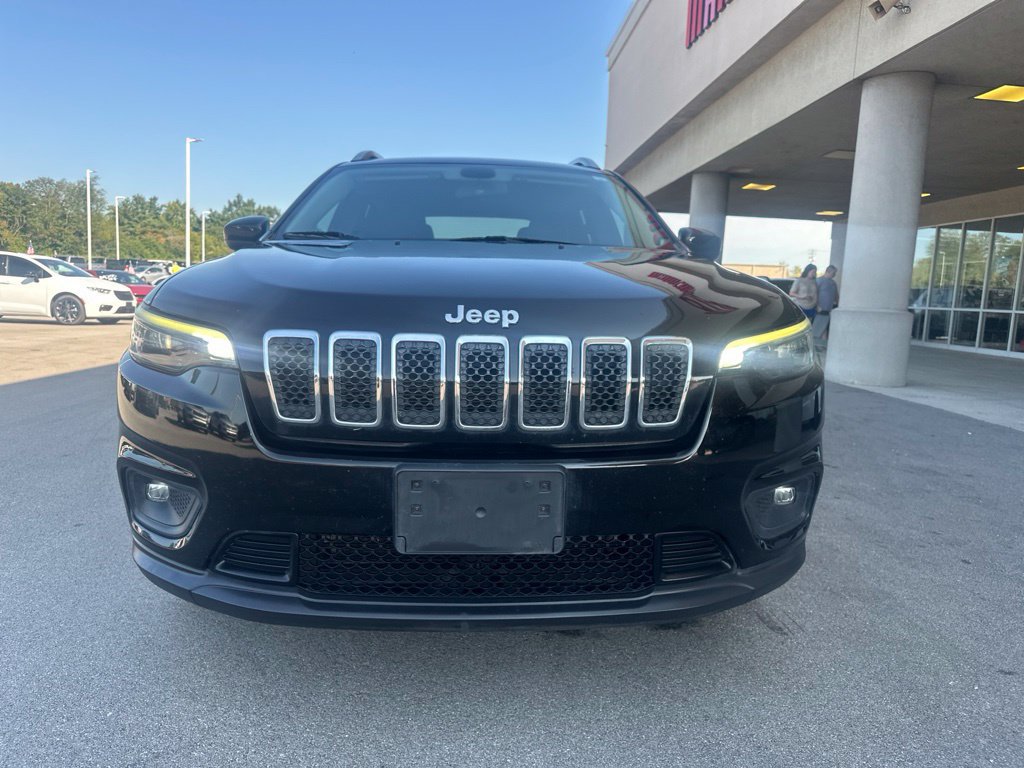 Used 2019 Jeep Cherokee Latitude w/ Popular Appearance Group FWD image 2