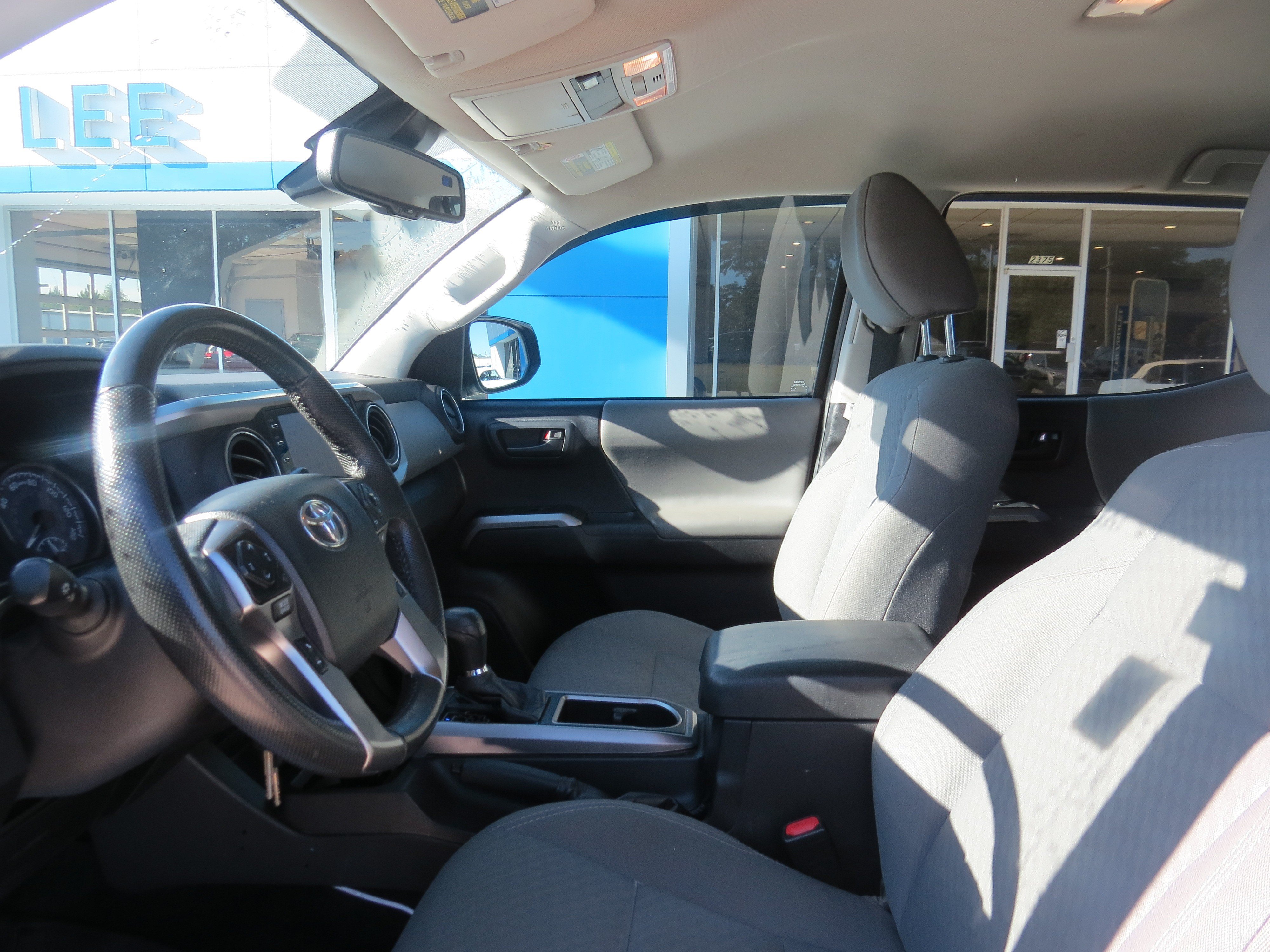 Used 2021 Toyota Tacoma SR5 AWD/4WD image 15