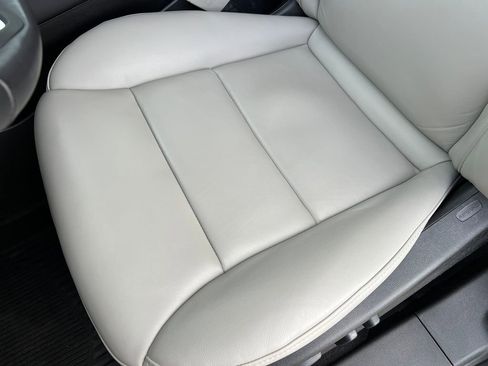 Used 2022 Cadillac XT4 Premium Luxury w/ Enhanced Visibility Package image 12