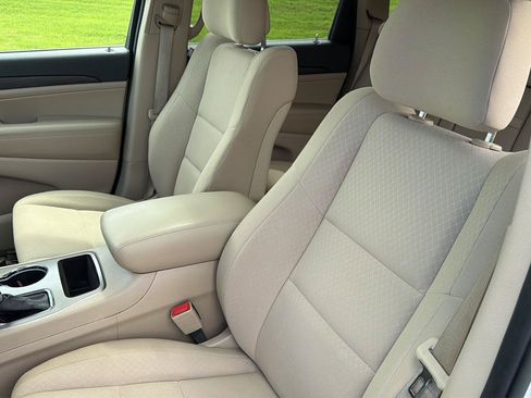Used 2021 Jeep Grand Cherokee Laredo RWD image 27