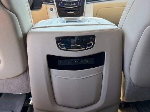 Used 2020 Cadillac Escalade Luxury AWD/4WD image 23